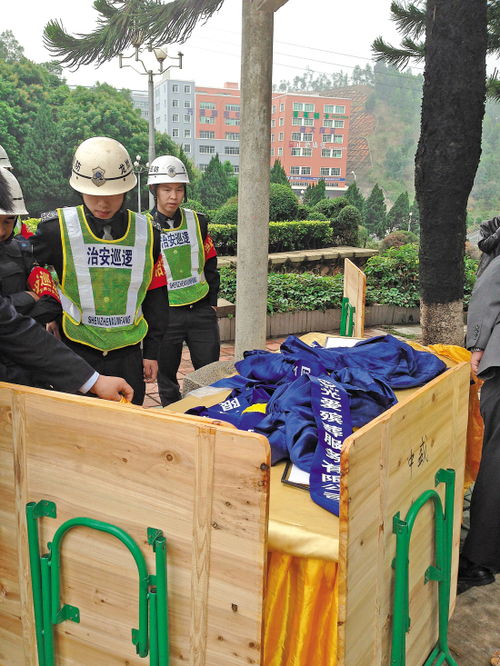 深圳殯葬 黑中介 殯儀館門口擺攤 自稱做善事