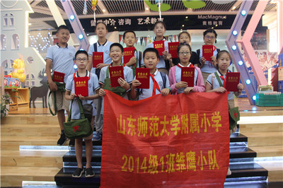 體驗(yàn)圖書(shū)管理員職業(yè) 做新時(shí)代文化領(lǐng)航員