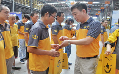 上世紀80至90年代年輕人和農民工進工廠或做泥水工;本世紀10年代主要從事個體工商戶、中介、快遞員和創業等;20年代開始轉入直播和自由職業者&hellip;每個時期隨著中國經濟轉型和技術升級更新,人們的工作就業也隨之轉變?